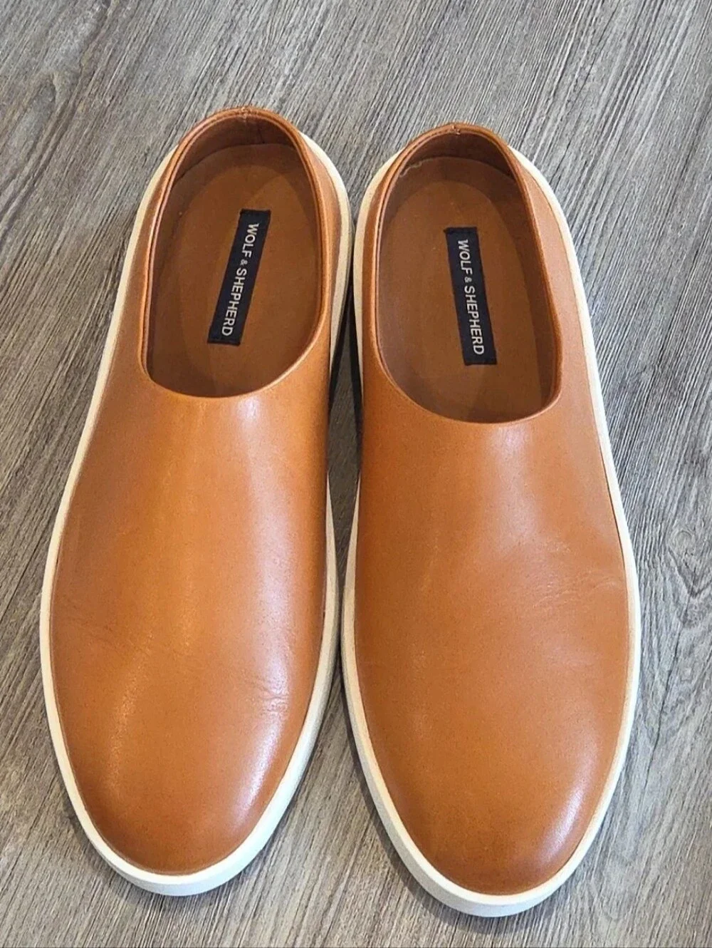Wolf & Shepherd Cruise Mule Leather Honey | White (Slip On) 7.5 M / 9 W